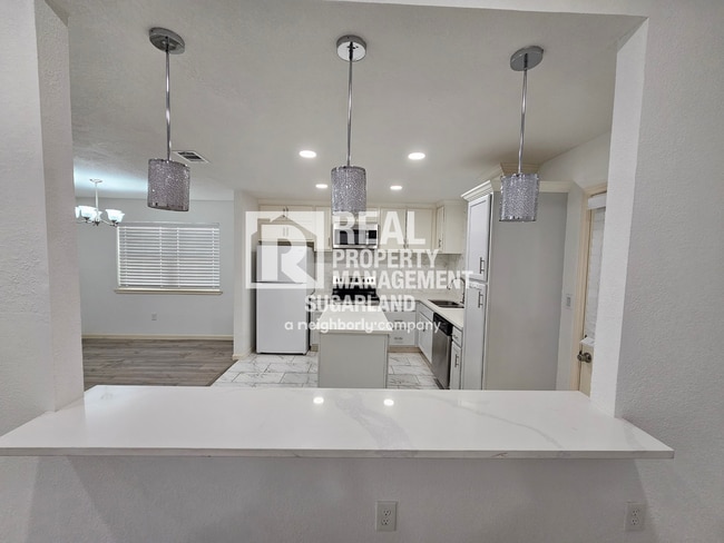 Building Photo - Gorgeous One Story Home in Sugar Land, TX