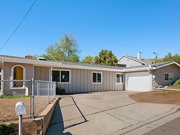 Building Photo - 8422 Wenatchee Ave
