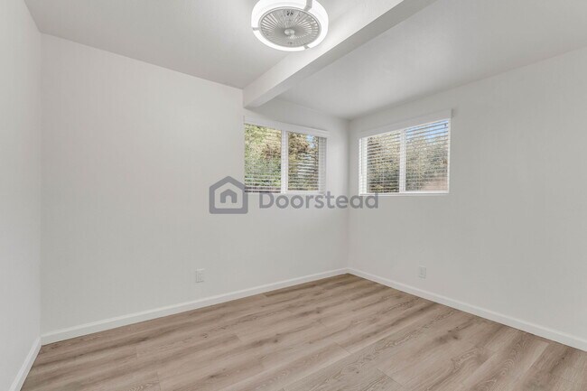 Building Photo - 551 Hichborn St