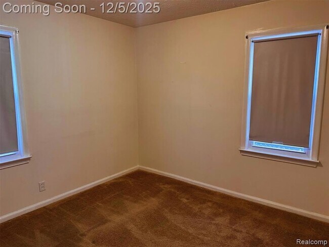 Building Photo - 110 Hamata Ave