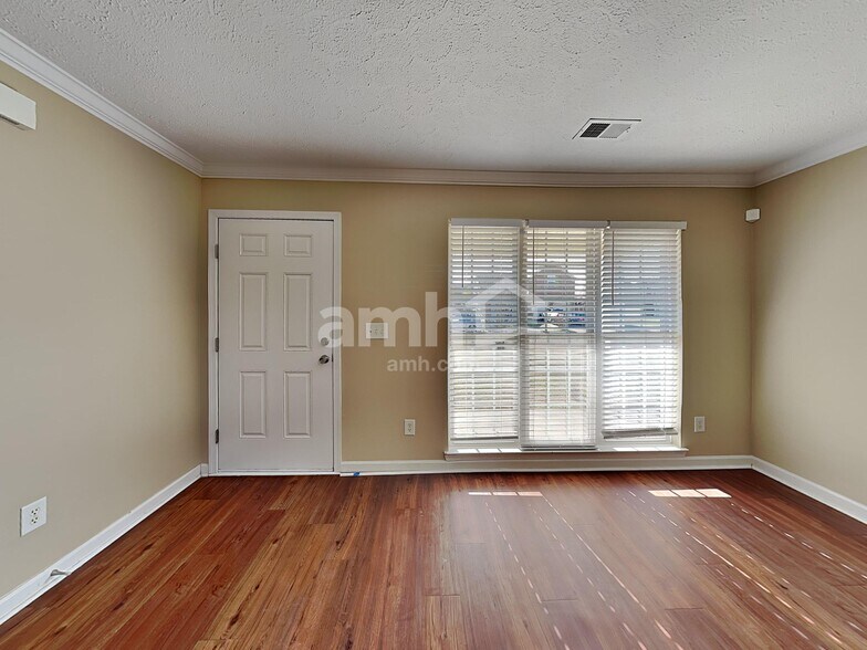 Building Photo - 2344 Hockett Dr