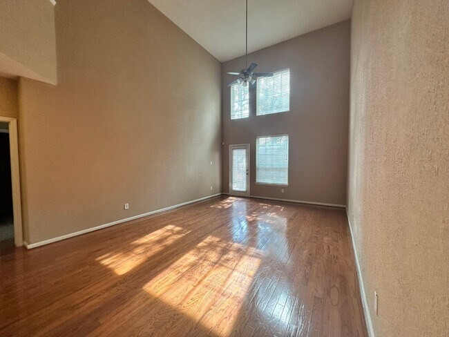 Building Photo - 1122 Glenwood Canyon Ln