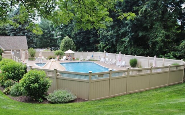Building Photo - 606 Foxboro Dr