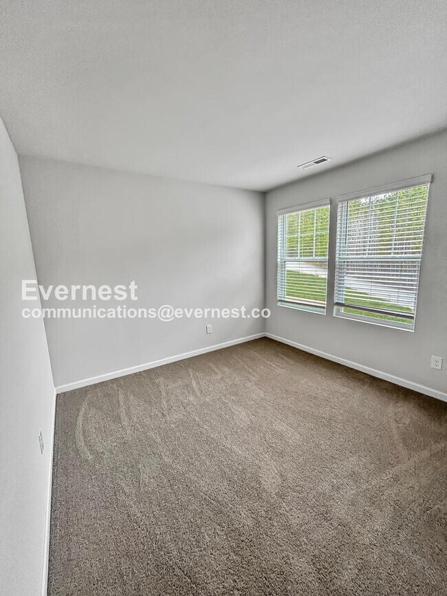 Building Photo - 4 Bed, 2.5 Bath Home with Garage / Pet-Friendly / Vouchers Accepted / Coming Soon!