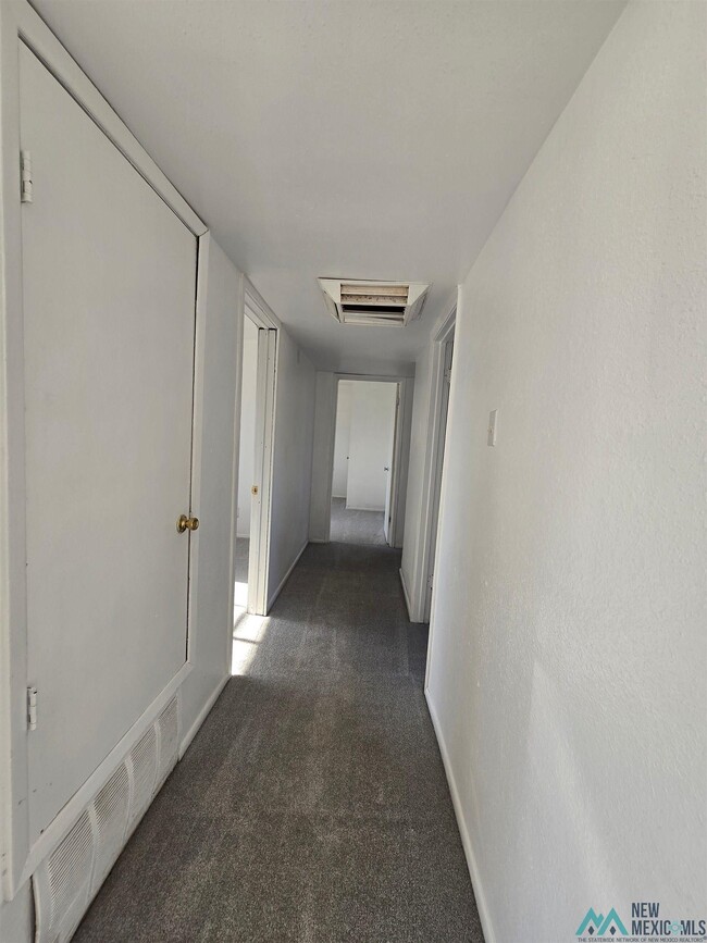 Building Photo - 3012 Las Palomas Rd