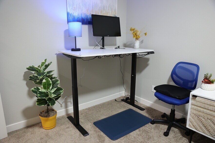 Building Photo - 13826 Caliente Dr