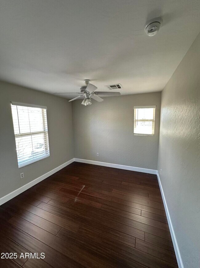 Building Photo - 320 W Mountain Sage Dr
