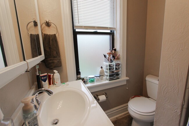 Building Photo - 818 Heberton St