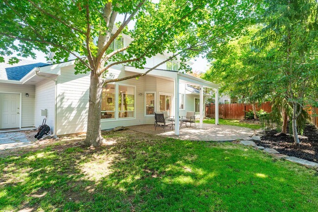 Building Photo - 3 Bed 2.5 Bath In The Heart Of Eagle