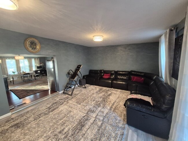 Building Photo - 65 Miriam Dr