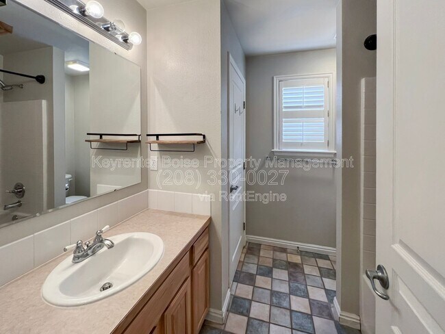 Building Photo - 2403 E Indian Creek Dr