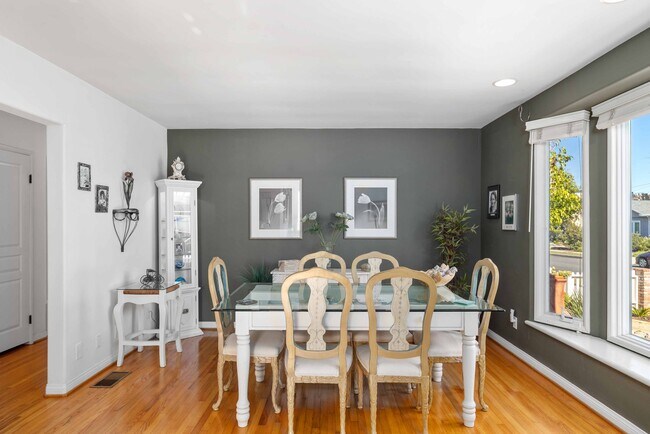 Building Photo - 1605 Lynngrove Dr