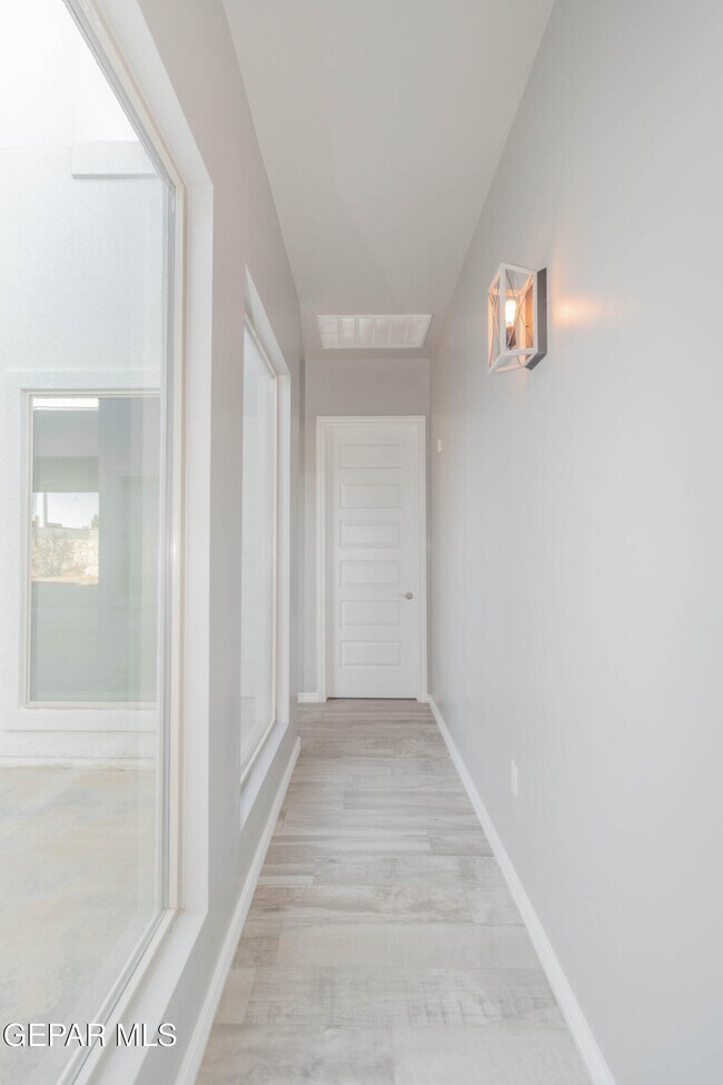 Building Photo - 864 Lemington St