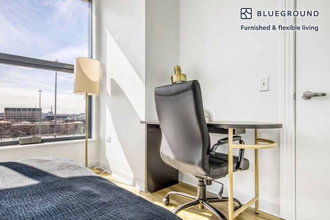 Building Photo - 808 W Van Buren St