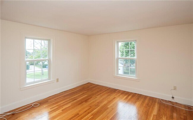Building Photo - 184 N Fenner Ave