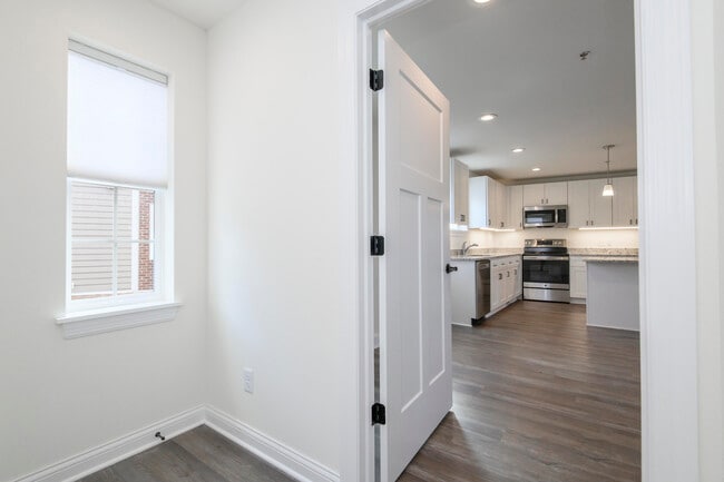 Building Photo - 204 Grand Ave