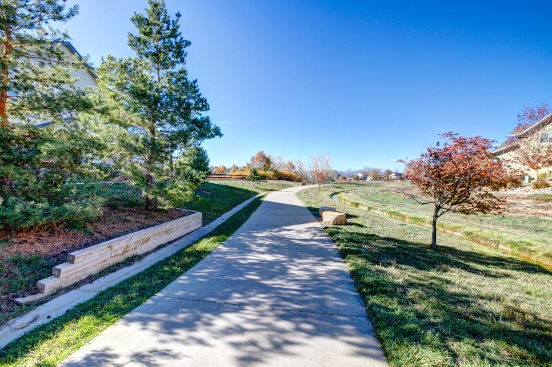 Building Photo - 884 Winding Brk Dr