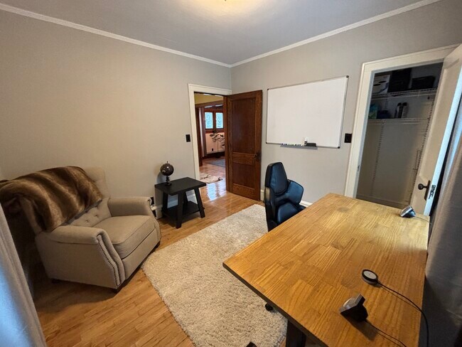 Building Photo - 717 S Fairview St