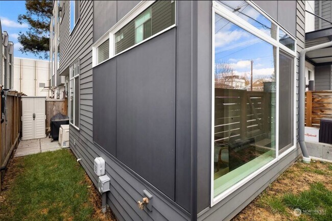 Building Photo - Welcome Home 3 bd 2.5 ba - Georgetown Town...