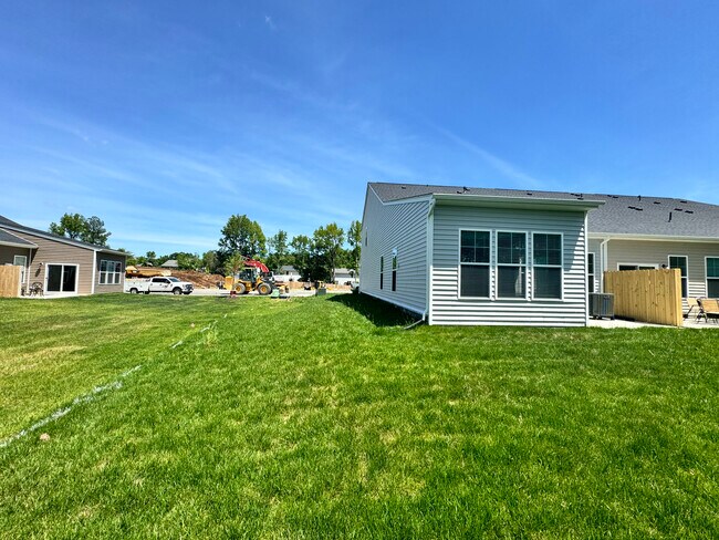 Building Photo - 701 Englewood Farms Dr