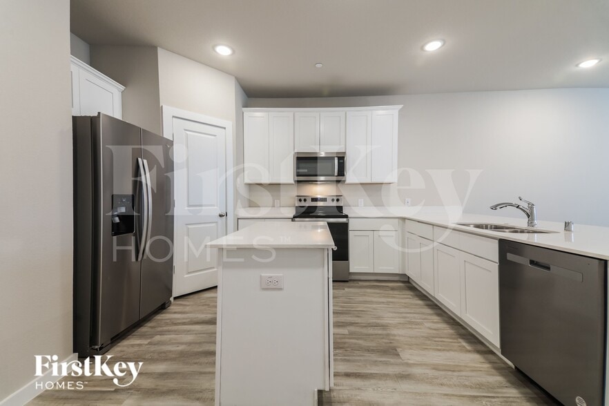 Building Photo - 324 Nima Ln