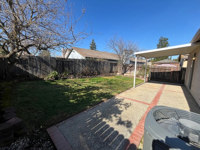 Building Photo - Charming Single Story 3beds / 2baths / 127...