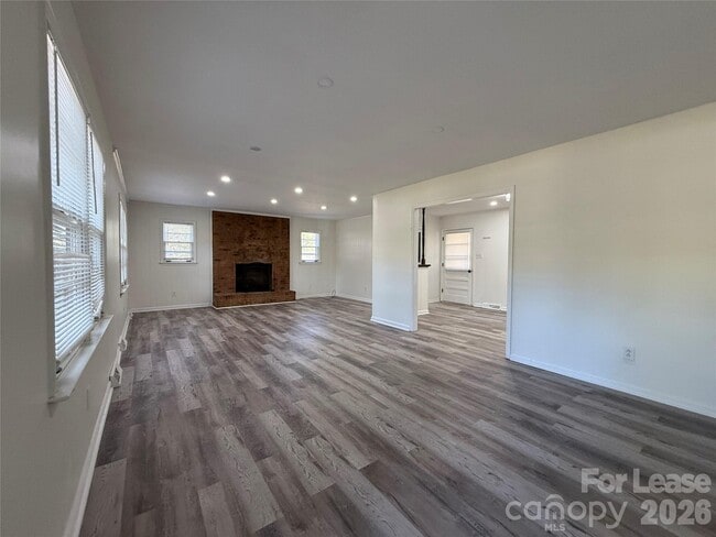 Building Photo - 201 Allison Dr