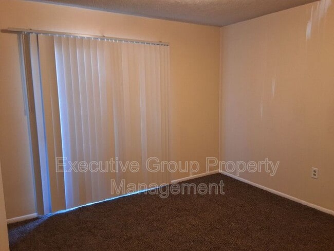 Building Photo - 1190 Lois Ln