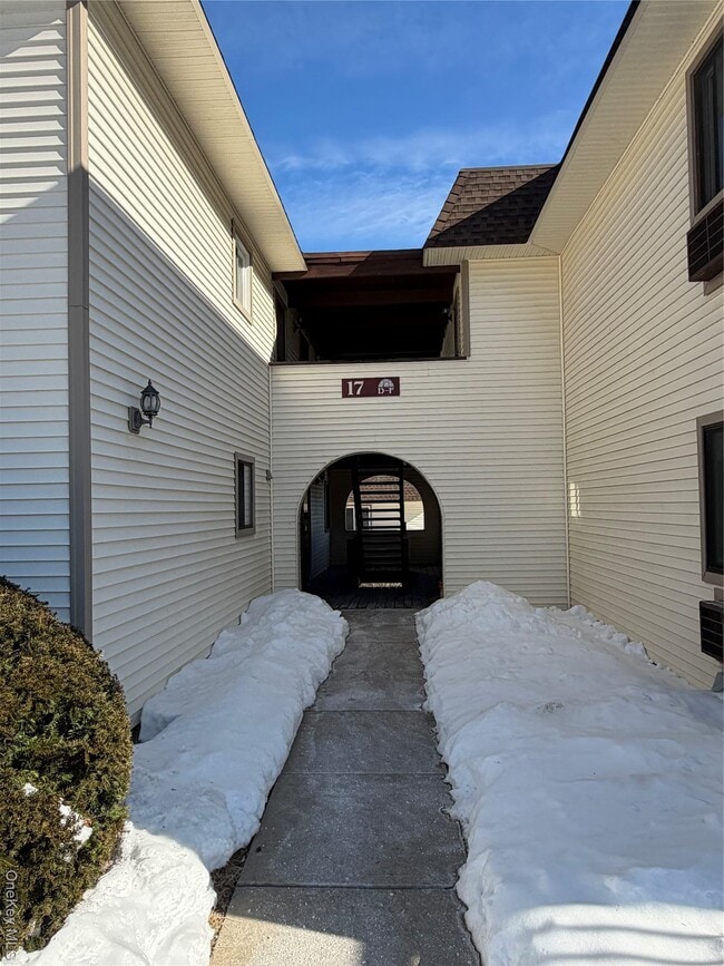 Building Photo - 17 Village Park Dr