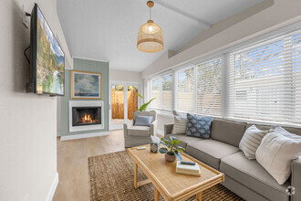 Building Photo - 637 S Orlando Ave