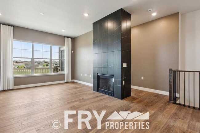 Building Photo - Stunning, Spacious 3bed/3bath Riverdale Ra...
