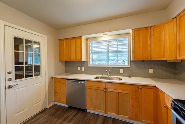 Building Photo - 2105 N Cannes Dr