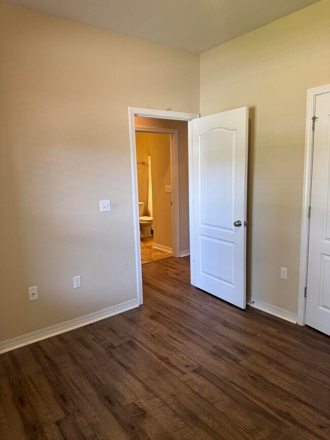 Building Photo - 156 Creve Core Dr