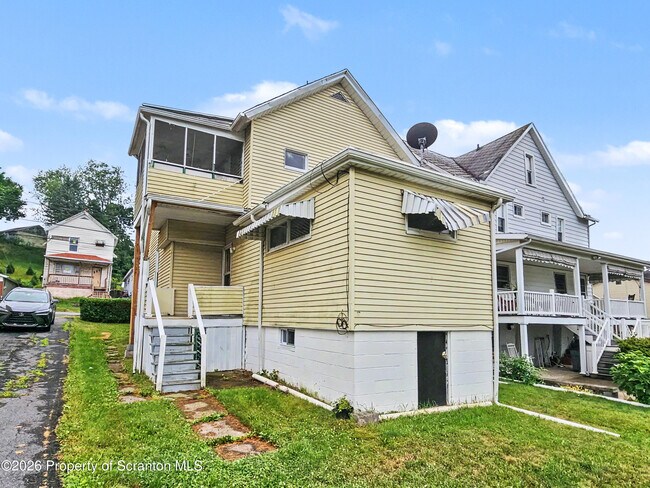 Building Photo - 310 21st Ave