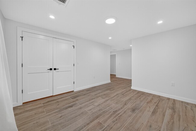 Building Photo - 3333 Calumet St