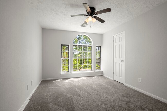Building Photo - 16518 Elmwood Point Ln