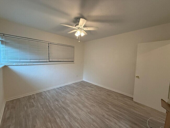 Building Photo - 1247 Marseille Dr