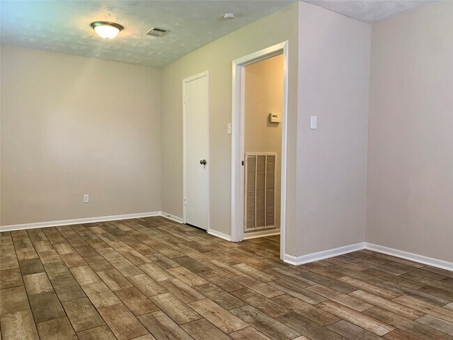 Building Photo - 7739 Bunker Wood Ln