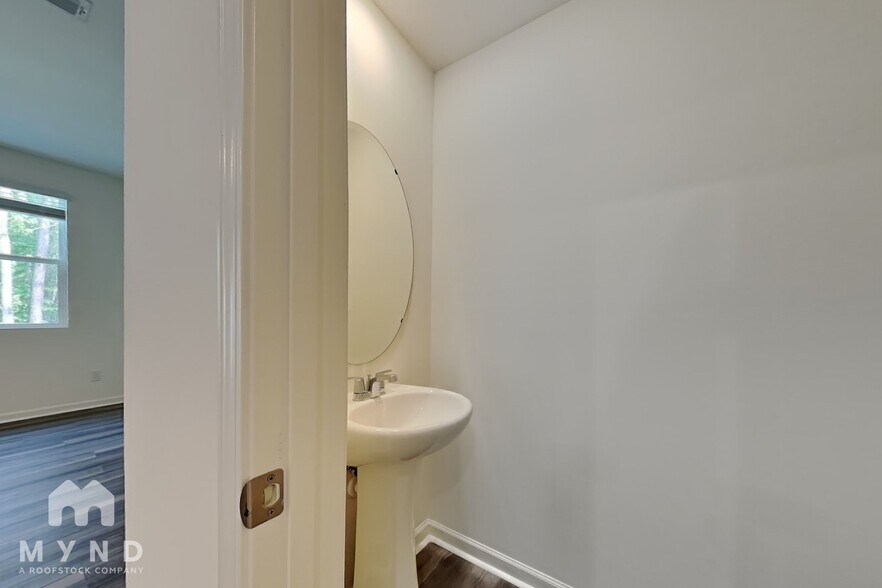 Building Photo - 3019 Fulong Dr