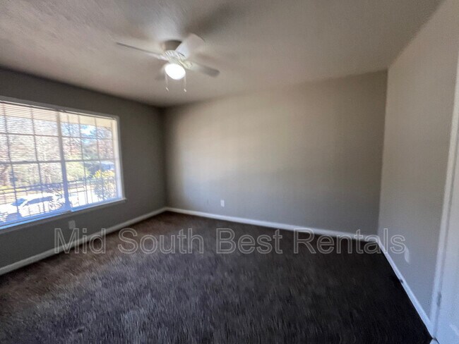 Building Photo - 2935 Invergarry Rd