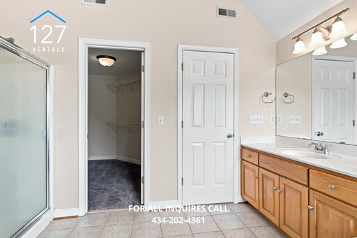 Building Photo - Comfortable & Stunning 4-Bedroom House in Prime Forest Location!