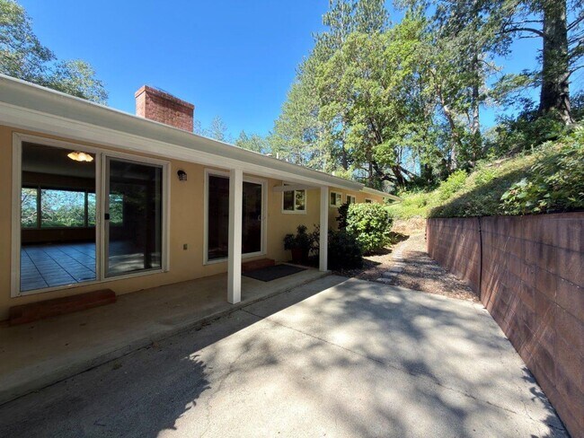 Building Photo - 275 Cold Springs Rd