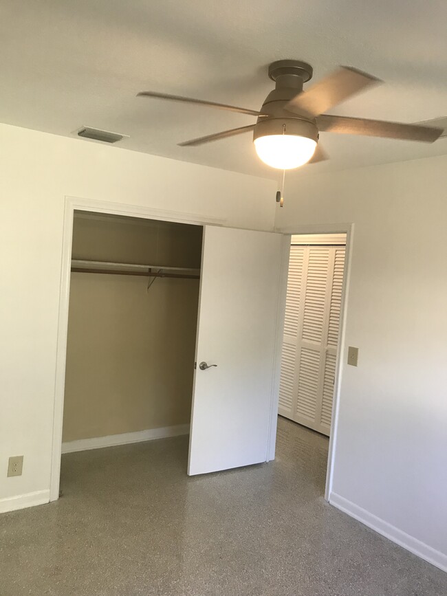 2nd bedroom - 3 Velaire Dr