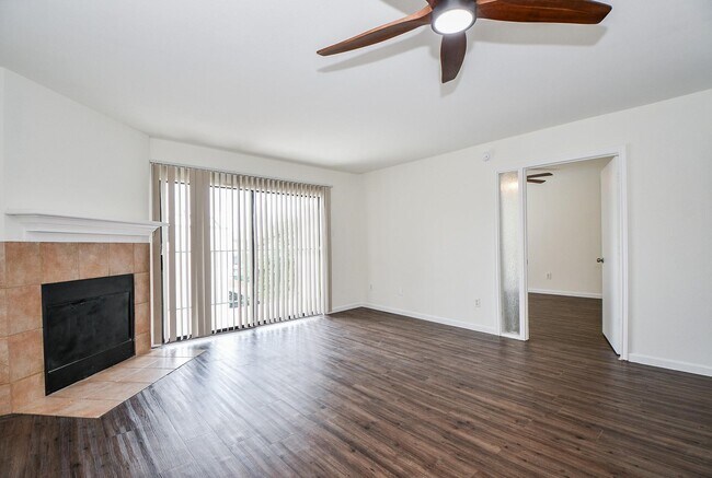 Building Photo - 2824 S Bartell Dr