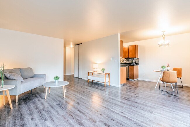 Interior Photo - Lakeview Place