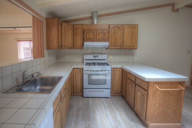 Building Photo - Spacious 3 bed/2bath home in Southgate Hay...
