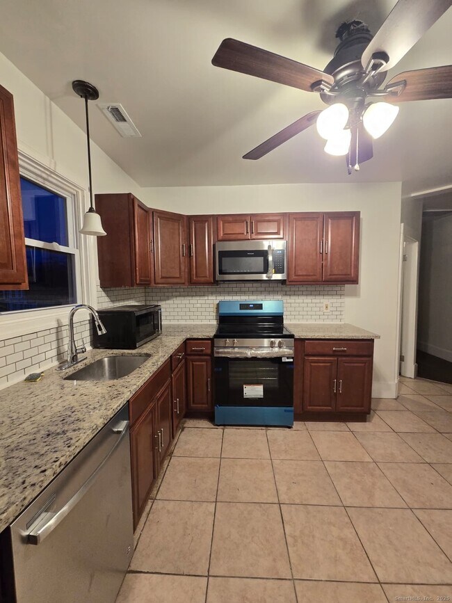 Primary Photo - 75 Curtis St