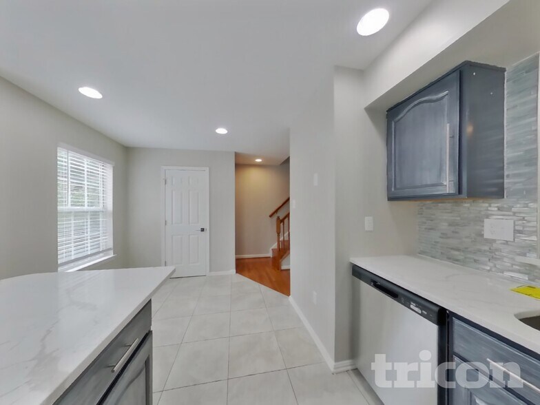 Building Photo - 5255 Lightfoot Path