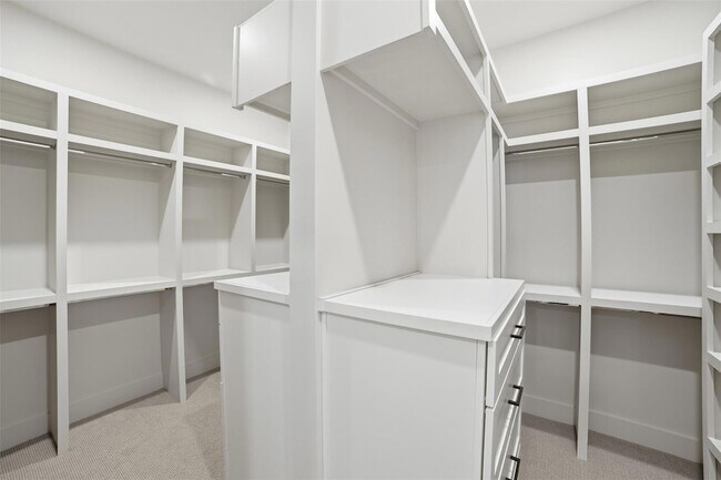 Building Photo - 23937 Oscar Rd