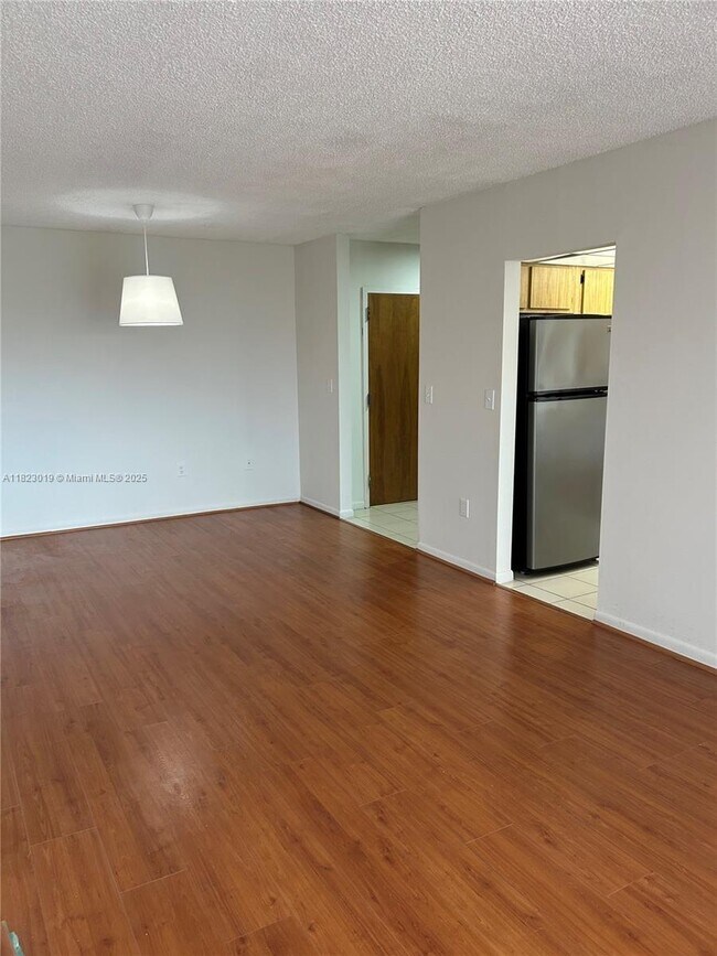 Building Photo - 5900 SW 127th Ave